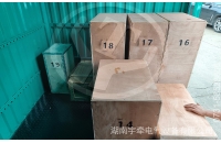 一批礦用湘潭電機車配件裝車發往海外